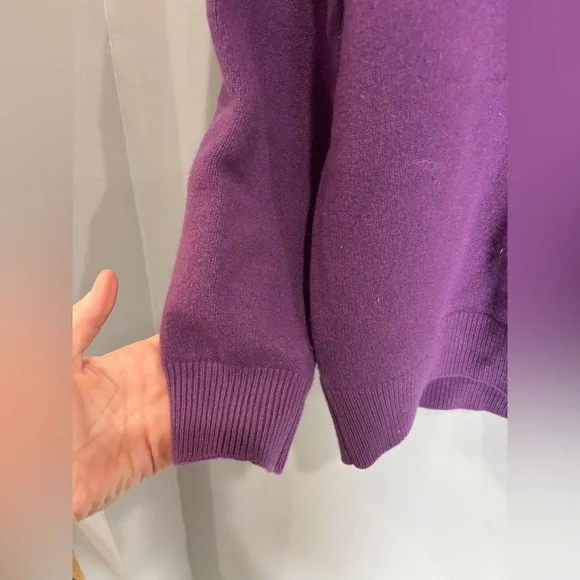 MALO Cashmere Made in Italy V Neck Women’s Luxury Sweater - Picture 8 of 8